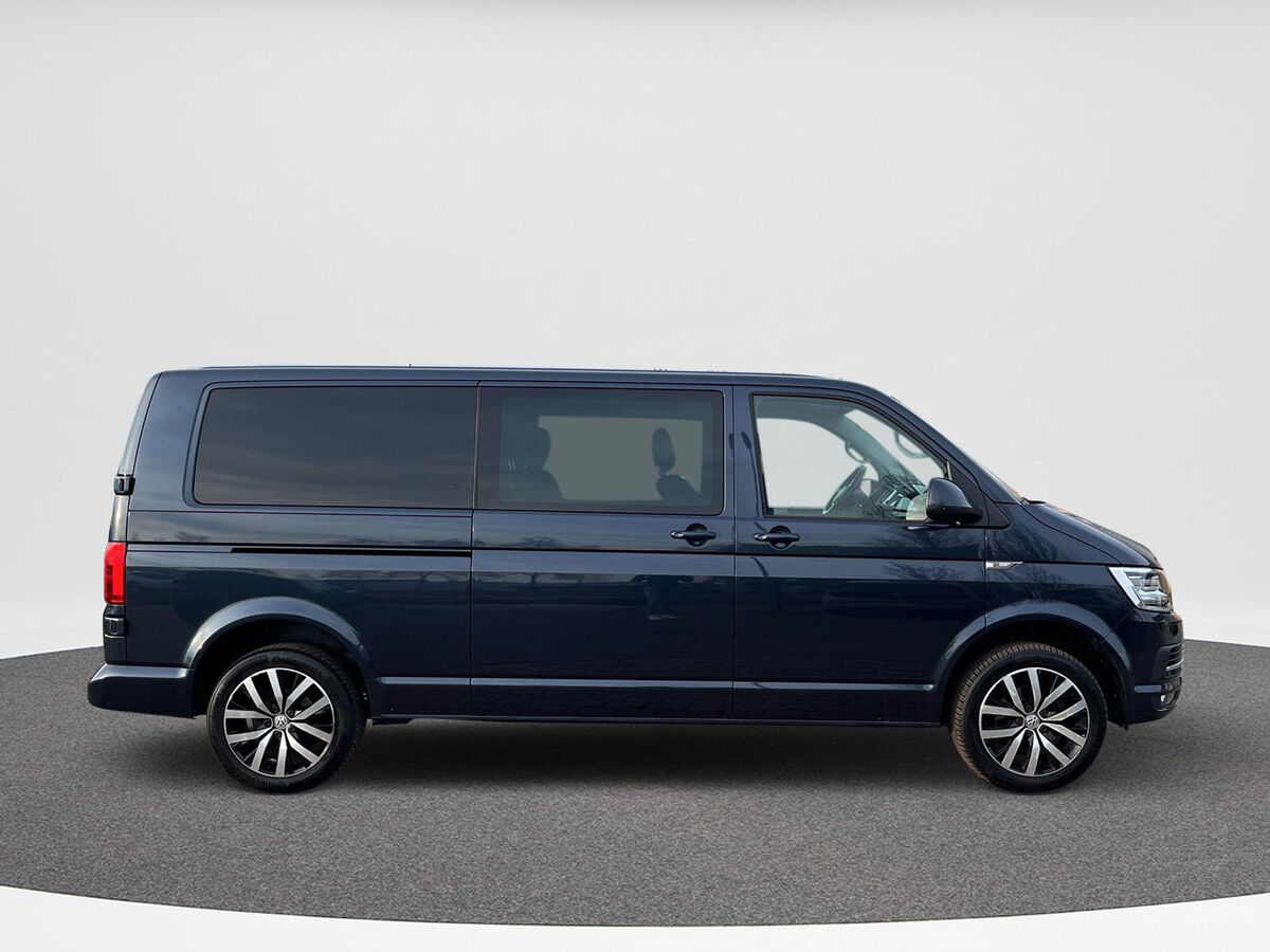 VW-Bedrijfswagens Transporter 2.0 TDI L2H1 DC Highline 150Pk | LED | Trekhaak | Automaat |