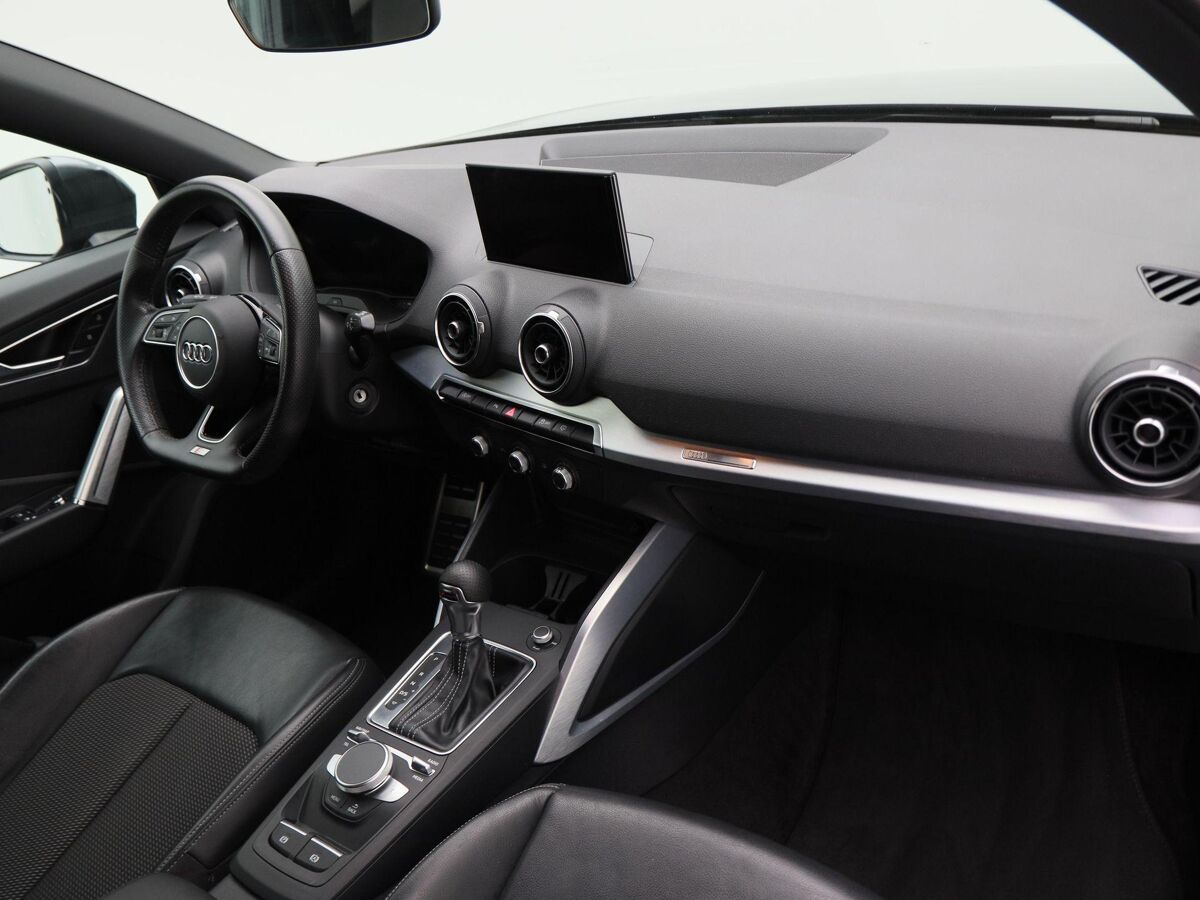 Audi Q2 1.4 TFSi 150 Pk Automaat S-Line | Cruise Control | Airco | Parkeersensoren | Trekhaak | Bluetooth | Navigatiesysteem | Privacy Glass | DAB | 18 Inch