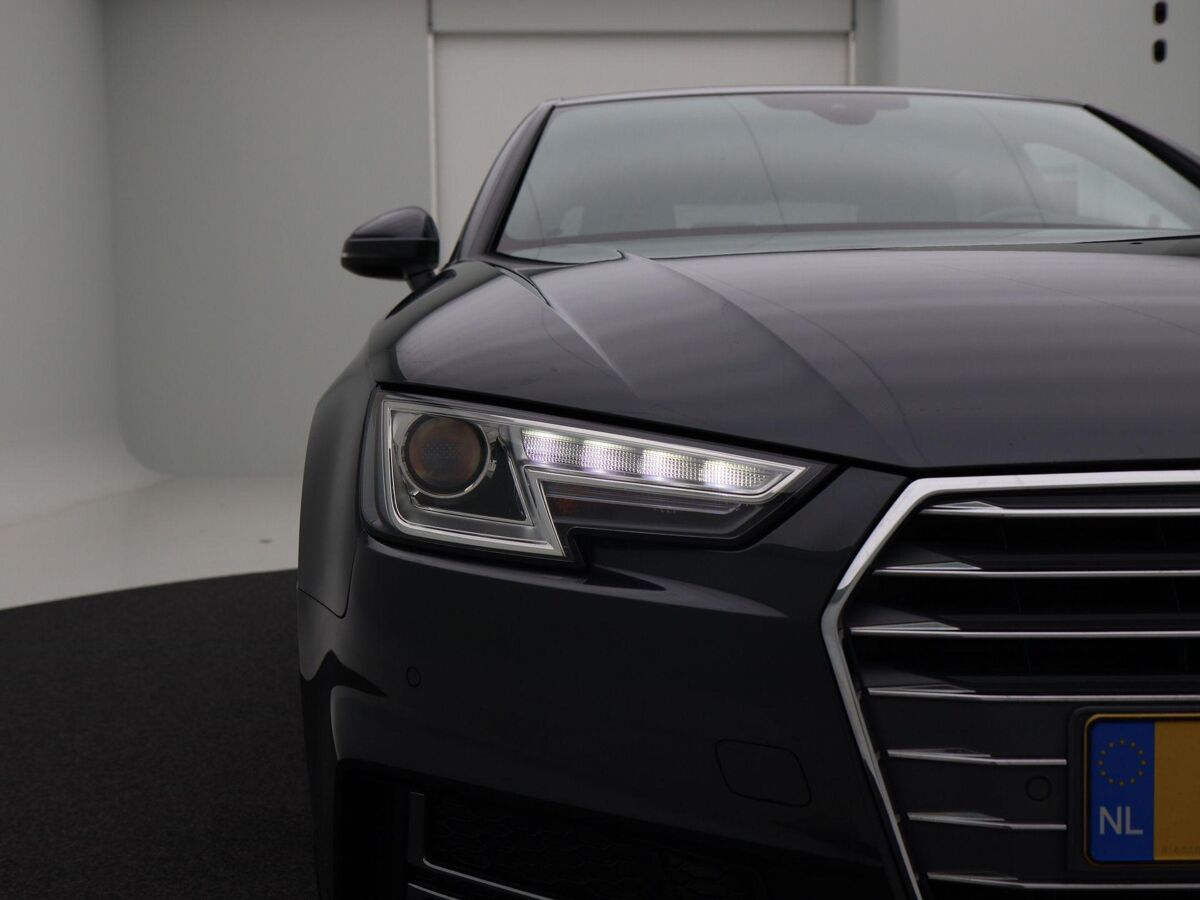 Audi A4 Limousine 1.4 TFSi 150 Pk S-Line | Climate | Parkeersensoren | Stoelverwarming | Bluetooth | Trekhaak | 18 Inch