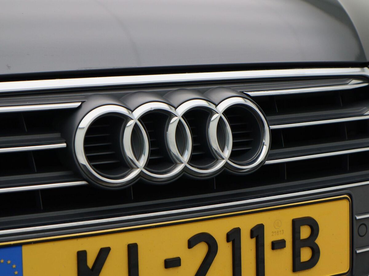 Audi A4 Limousine 1.4 TFSi 150 Pk S-Line | Climate | Parkeersensoren | Stoelverwarming | Bluetooth | Trekhaak | 18 Inch