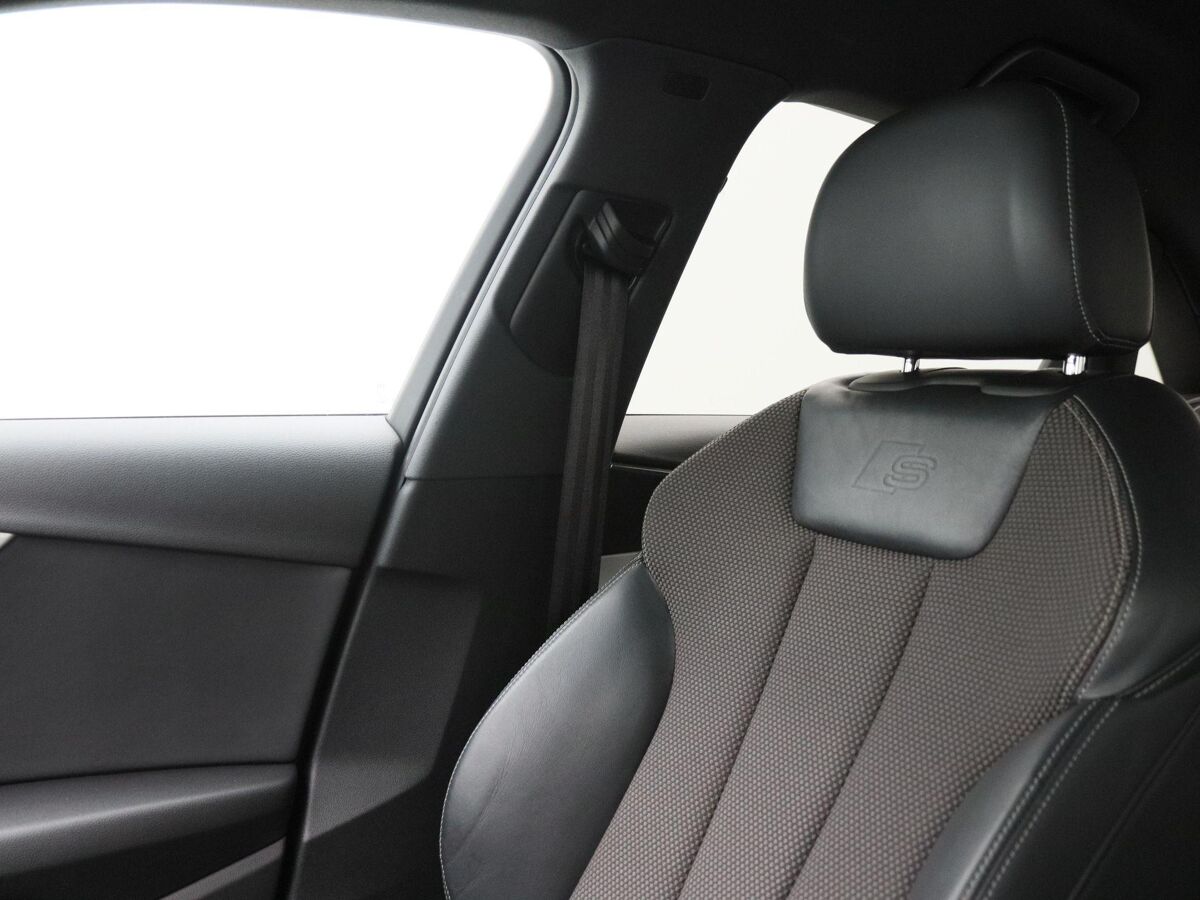 Audi A4 Limousine 1.4 TFSi 150 Pk S-Line | Climate | Parkeersensoren | Stoelverwarming | Bluetooth | Trekhaak | 18 Inch