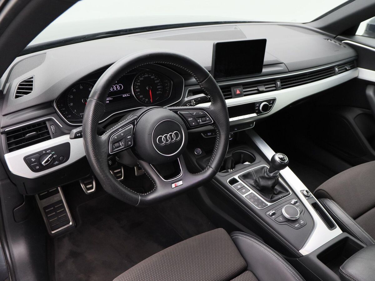 Audi A4 Limousine 1.4 TFSi 150 Pk S-Line | Climate | Parkeersensoren | Stoelverwarming | Bluetooth | Trekhaak | 18 Inch