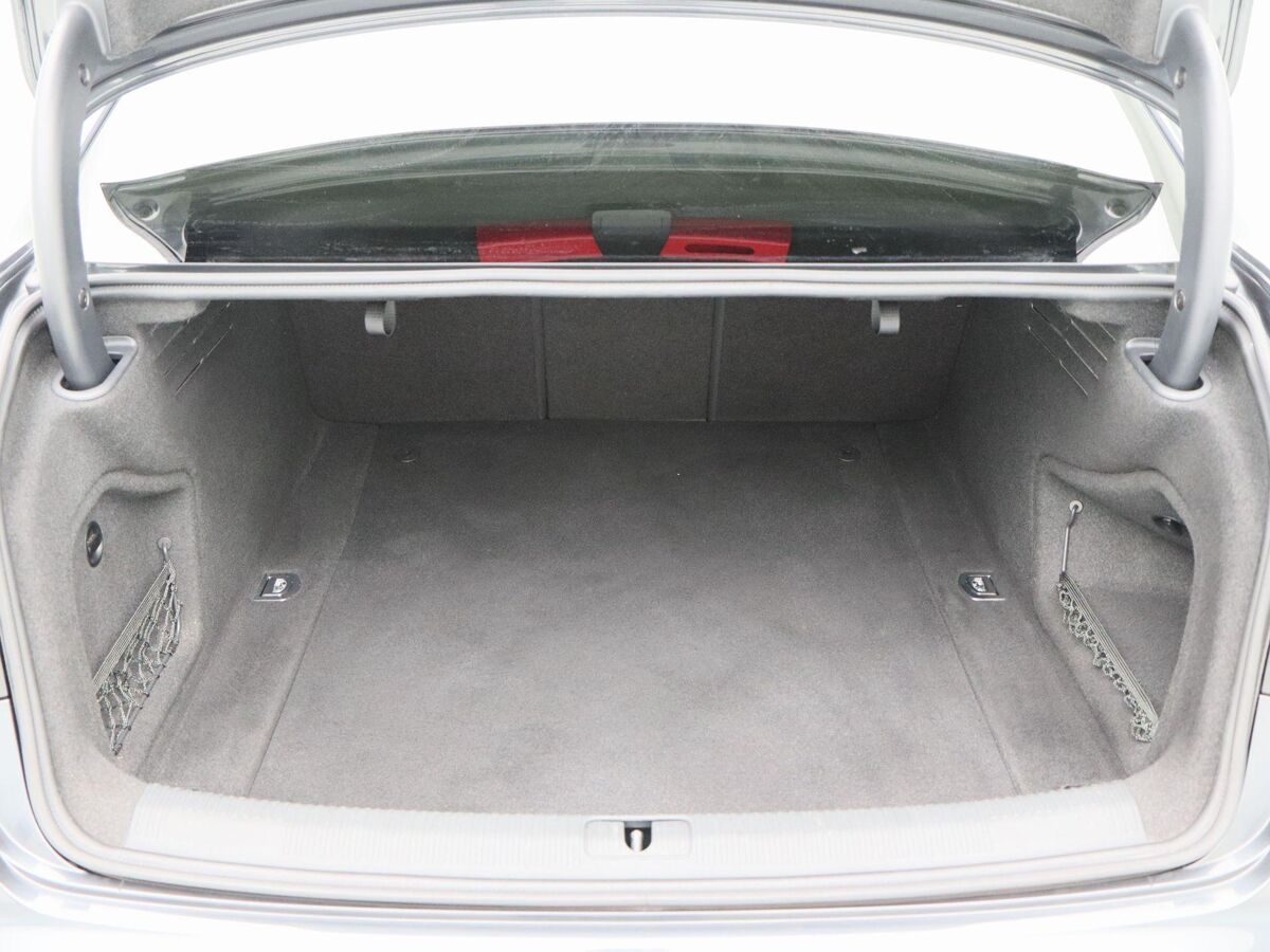 Audi A4 Limousine 1.4 TFSi 150 Pk S-Line | Climate | Parkeersensoren | Stoelverwarming | Bluetooth | Trekhaak | 18 Inch