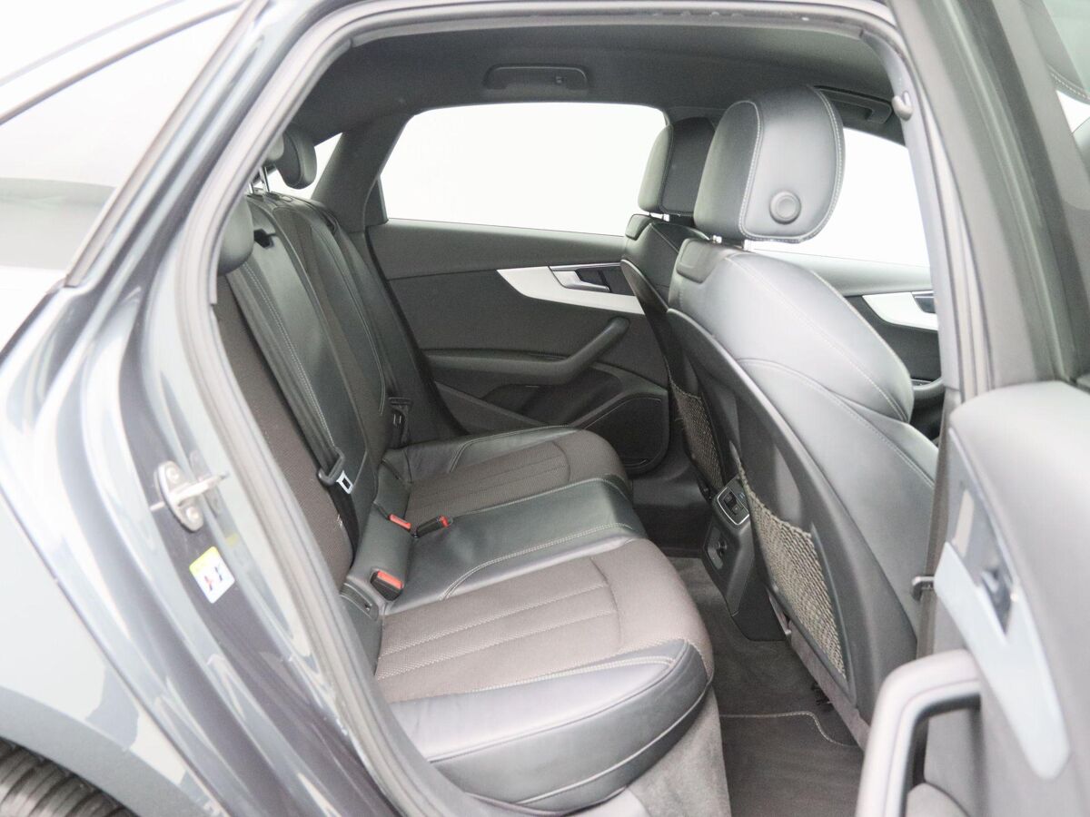 Audi A4 Limousine 1.4 TFSi 150 Pk S-Line | Climate | Parkeersensoren | Stoelverwarming | Bluetooth | Trekhaak | 18 Inch
