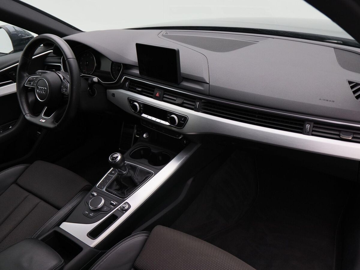 Audi A4 Limousine 1.4 TFSi 150 Pk S-Line | Climate | Parkeersensoren | Stoelverwarming | Bluetooth | Trekhaak | 18 Inch
