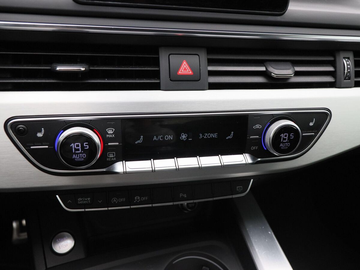 Audi A4 Limousine 1.4 TFSi 150 Pk S-Line | Climate | Parkeersensoren | Stoelverwarming | Bluetooth | Trekhaak | 18 Inch