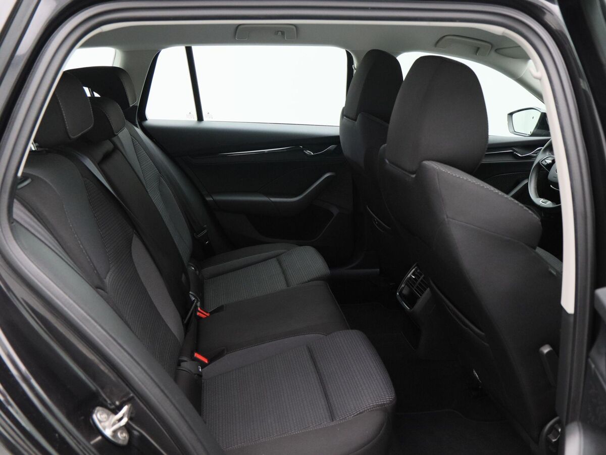 Škoda Octavia Combi 1.0 e-TSi 110 Pk Automaat Business Edition | Climate Control | Navigatie | Camera | LED | Trekhaak | 99.047 Km!!
