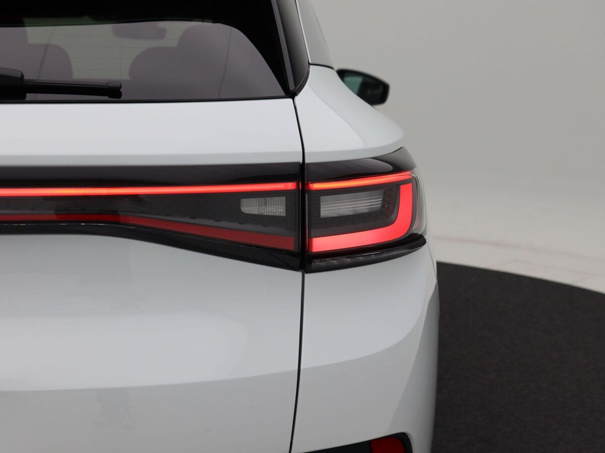 Volkswagen ID.4 Max 77 kWh 204 Pk Automaat | Full Led | | Trekhaak | Stoelverwarming | Adaptive Cruise Control | Camera | CarPlay | 83.337 Km!!