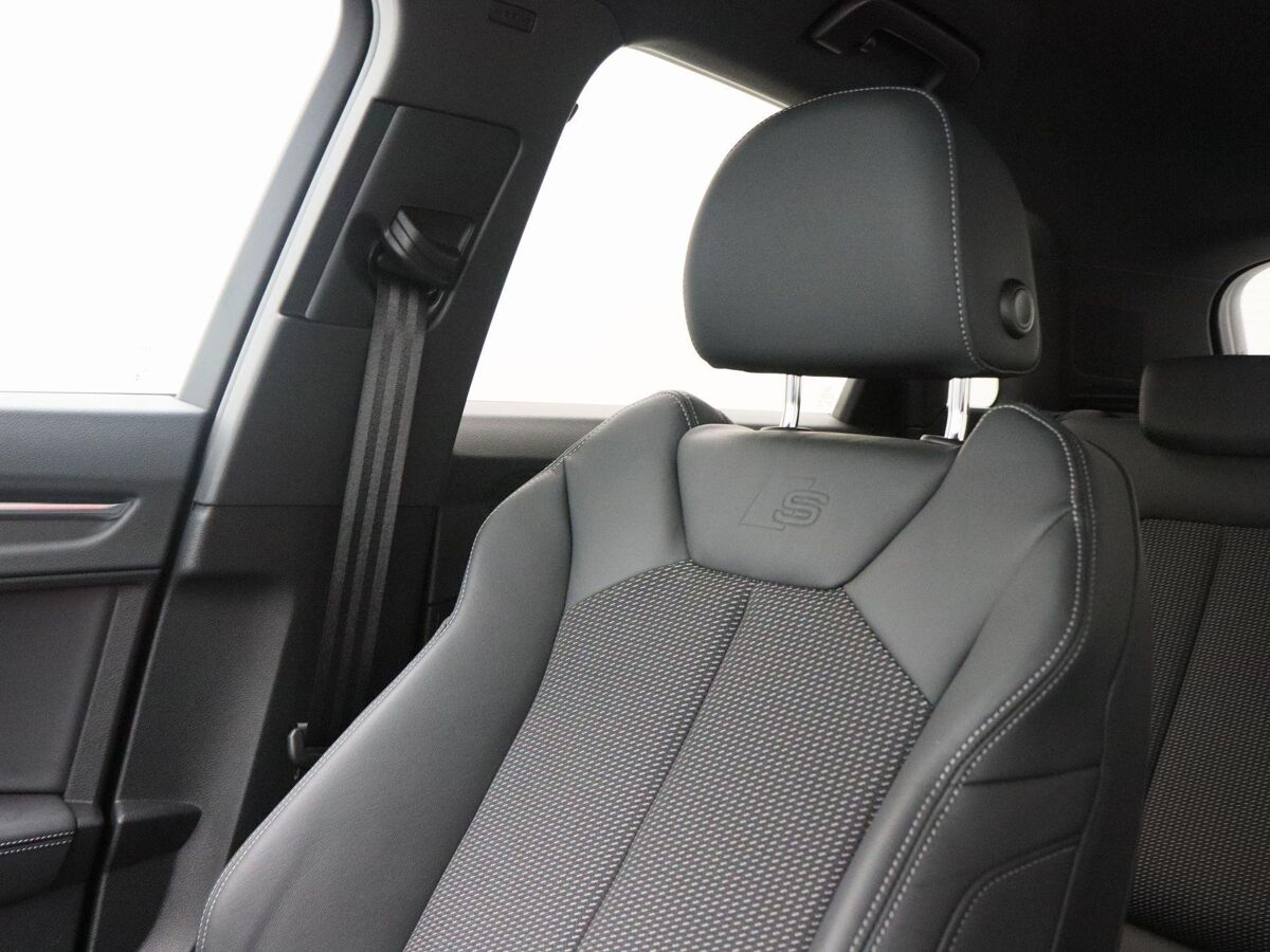 Audi Q3 45 TFSi e 245 Pk Automaat S-Line | Full LED | Navigatie | Zwart Optiek | Adaptive Cruise | Trekhaak| 6.459 Km!!
