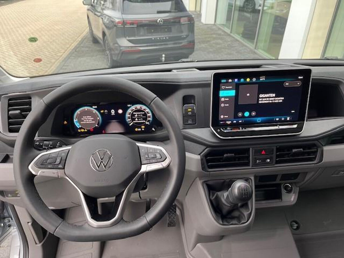 VW-Bedrijfswagens Crafter Highline L3 2.0 TDI 140 pk GVW 3.0T | 385710 | Achteruitrijcamera | PDC voor en achter | Trekhaak | App Connect |