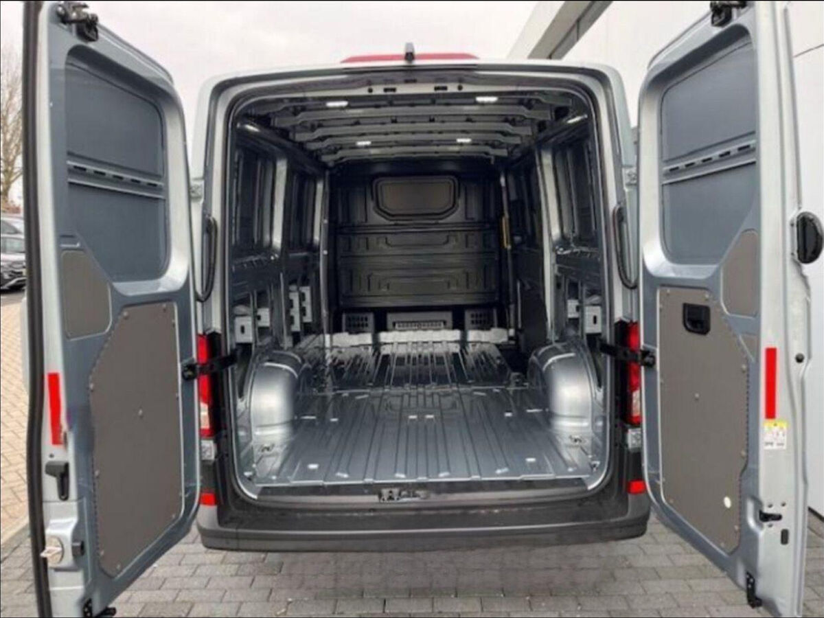 VW-Bedrijfswagens Crafter Highline L3 2.0 TDI 140 pk GVW 3.0T | 385710 | Achteruitrijcamera | PDC voor en achter | Trekhaak | App Connect |