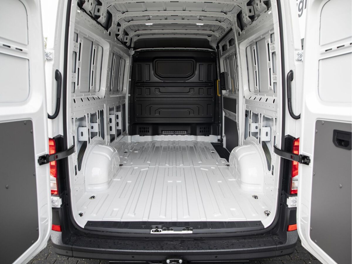 VW-Bedrijfswagens Crafter Highline L3 2.0 TDI 140 pk GVW 3.5T | 344801 | Bijrijdersbank | Navigatie | Trekhaak |