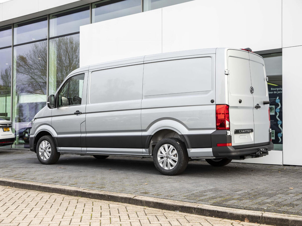 VW-Bedrijfswagens Crafter Trendline L3 2.0 TDI 140 pk) GVW 3.0T | 369532 | Achterdeuren met vergrote opening | Achteruitrijcamera |Navigatie | Trekhaak |