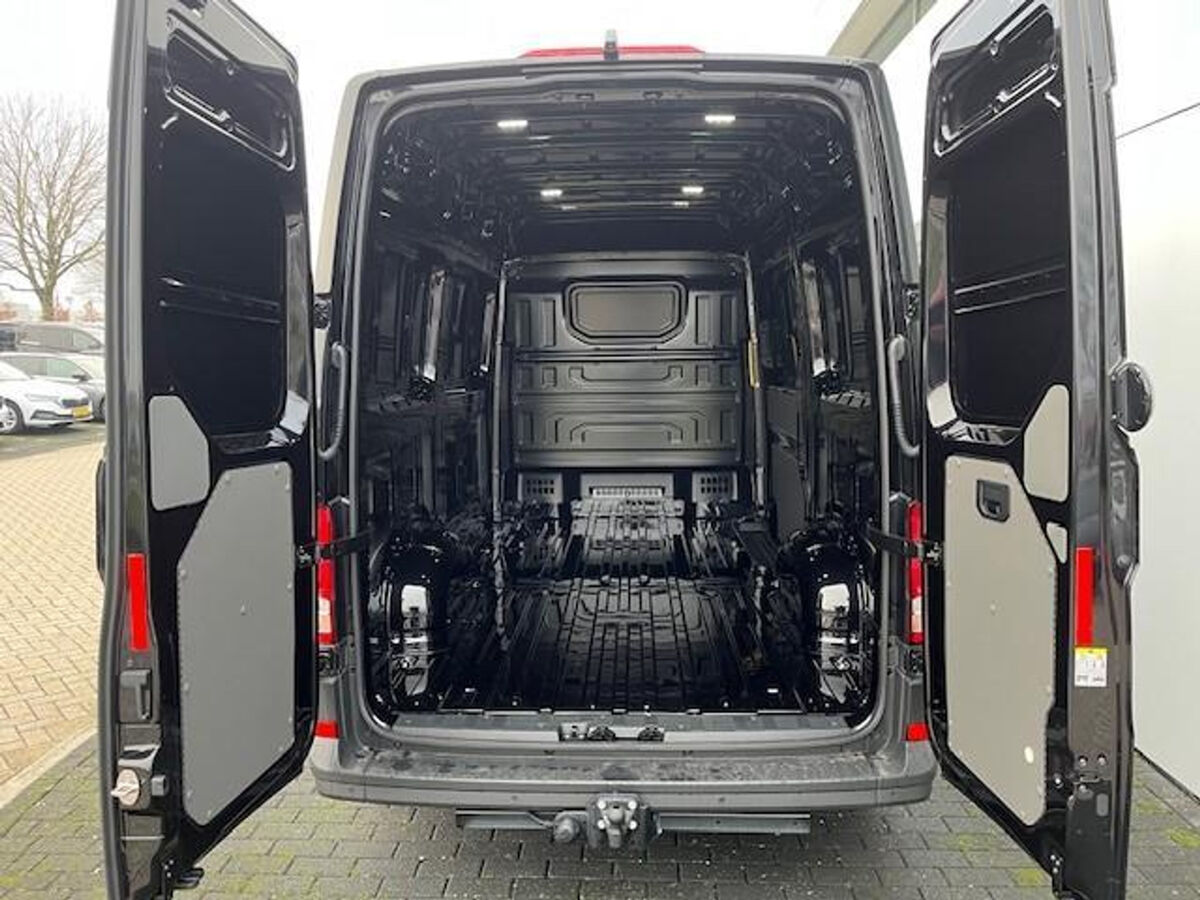 VW-Bedrijfswagens Crafter Exclusive L3H3 2.0 TDI 140 pk AUTOMAAT GVW 3.5T | 351947 | Navi | LED koplampen | Lichtmetaal | Alarm | Trekhaak |