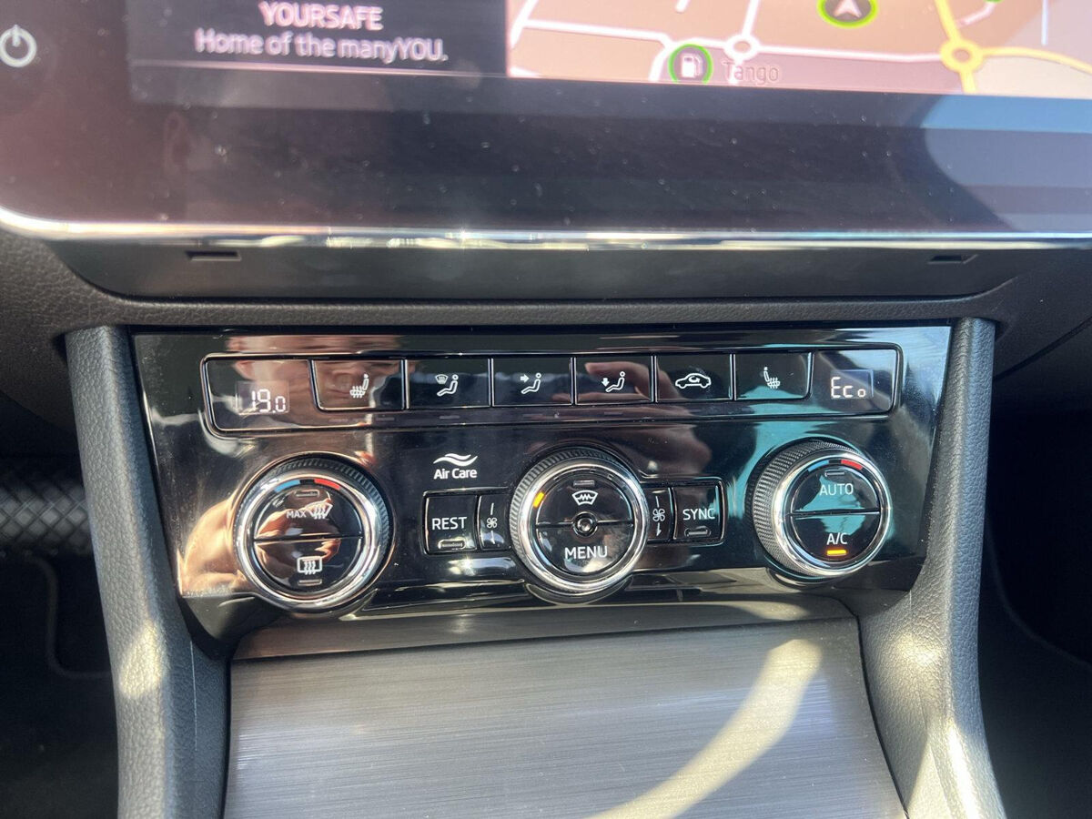 Škoda Superb Combi 1.4 TSI iV Business Edition Plus | PHEV | Leder | Trekhaak | A. cam | Privacy glas |