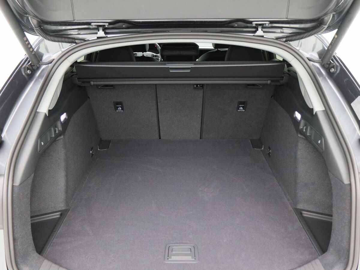 Audi A6 Avant e-tron Advanced edition e-tron 100kWh  367 PK € 2000,- VOORDEEL DOOR E- PREMIE!!! | Elektrische aandrijving | Matrix Led | 20 inch | Leder interieur |