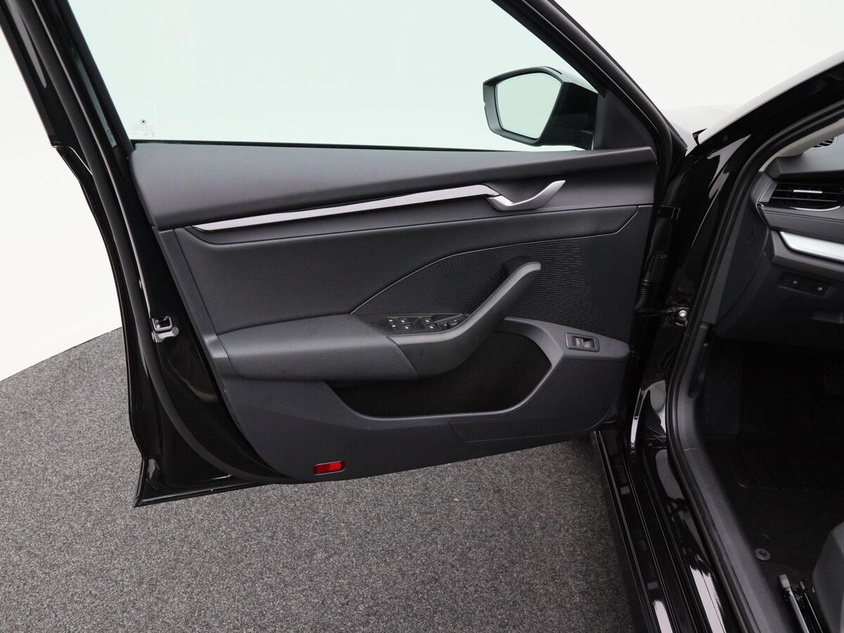 Škoda Octavia Combi Business Edition Plus 1.5 TSI 115 pk | Automaat | Adaptive cruise control | Navigatie | Stoelverwarming | Achteruitrijcamera