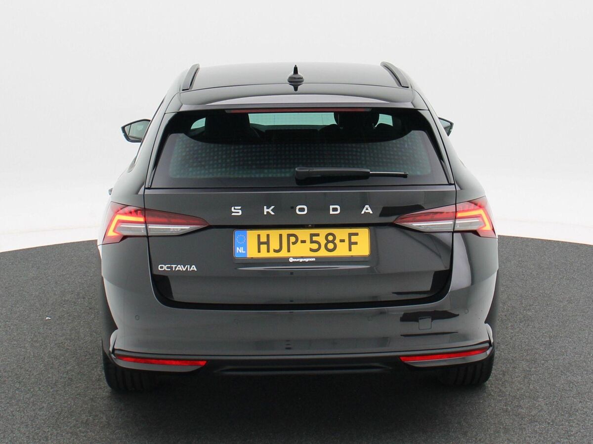 Škoda Octavia Combi Business Edition Plus 1.5 TSI 115 pk | Automaat | Adaptive cruise control | Navigatie | Stoelverwarming | Achteruitrijcamera