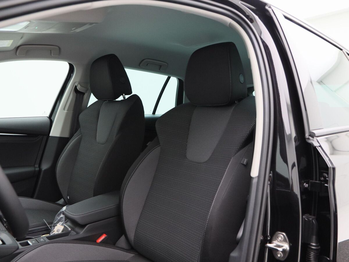 Škoda Octavia Combi Business Edition Plus 1.5 TSI 115 pk | Automaat | Adaptive cruise control | Navigatie | Stoelverwarming | Achteruitrijcamera