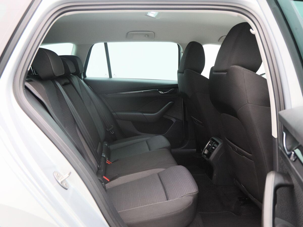 Škoda Octavia Combi 1.0 e-TSi 110 Pk Automaat Business Edition | Cruise Control | Parkeersensoren | CarPlay | Navigatie | Bluetooth | 74.326 Km!!