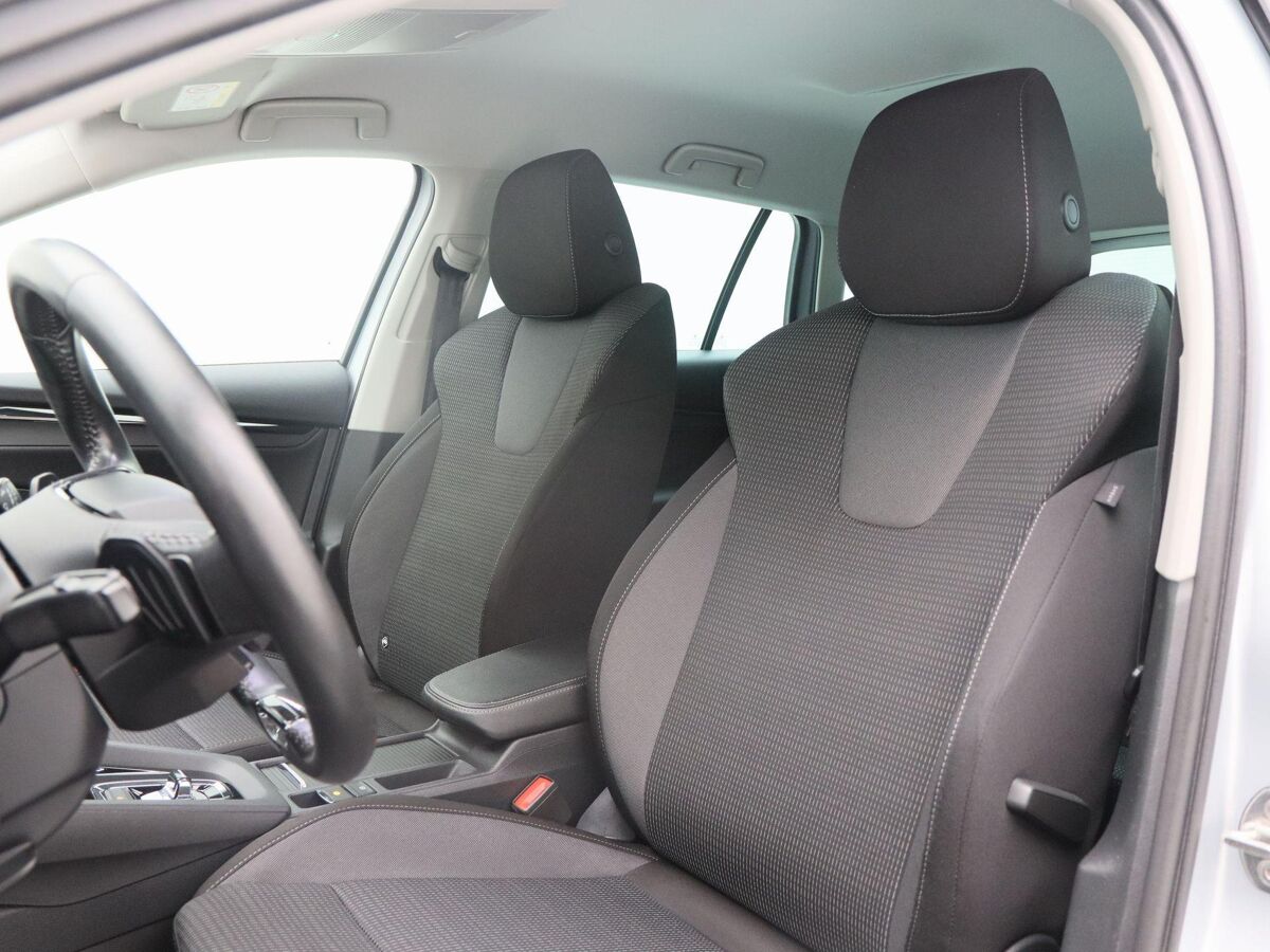 Škoda Octavia Combi 1.0 e-TSi 110 Pk Automaat Business Edition | Cruise Control | Parkeersensoren | CarPlay | Navigatie | Bluetooth | 74.326 Km!!