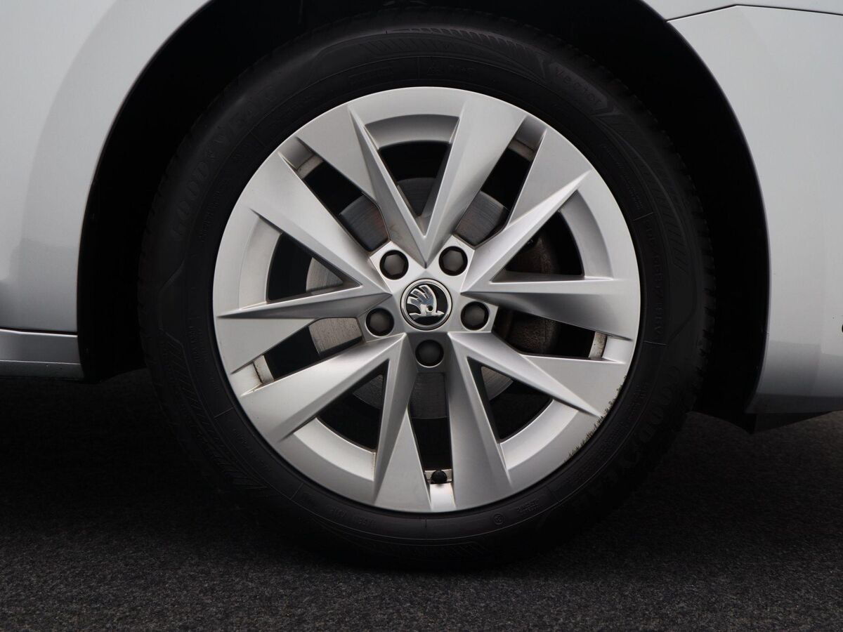 Škoda Octavia Combi 1.0 e-TSi 110 Pk Automaat Business Edition | Cruise Control | Parkeersensoren | CarPlay | Navigatie | Bluetooth | 74.326 Km!!