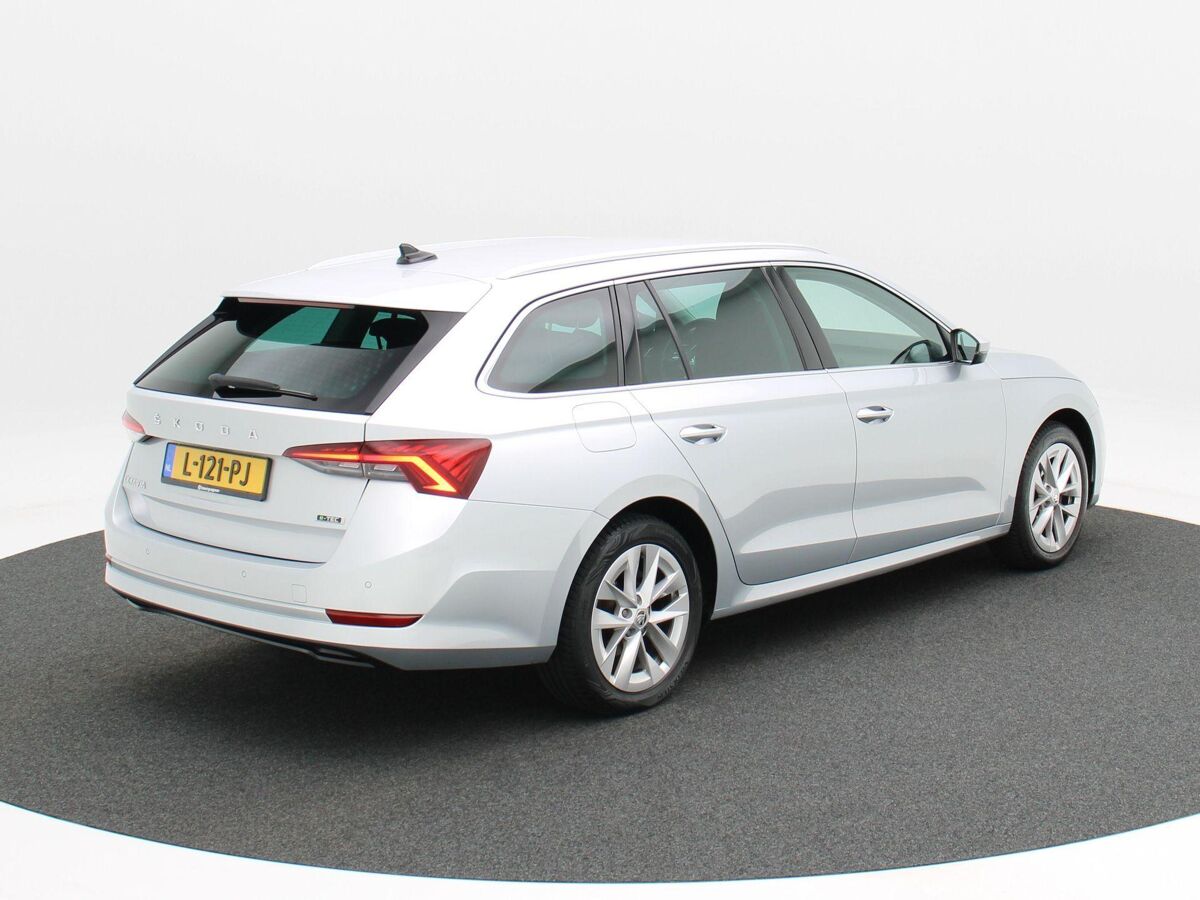 Škoda Octavia Combi 1.0 e-TSi 110 Pk Automaat Business Edition | Cruise Control | Parkeersensoren | CarPlay | Navigatie | Bluetooth | 74.326 Km!!