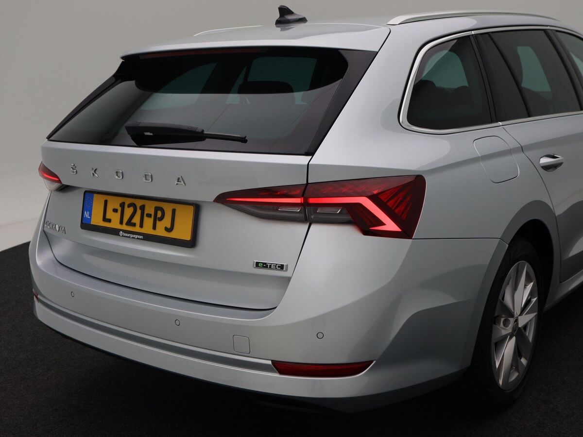 Škoda Octavia Combi 1.0 e-TSi 110 Pk Automaat Business Edition | Cruise Control | Parkeersensoren | CarPlay | Navigatie | Bluetooth | 74.326 Km!!