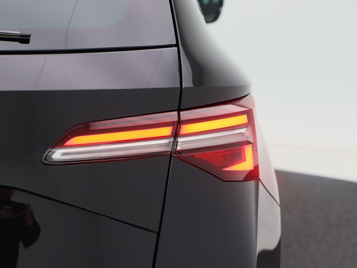 Škoda Karoq Sportline Business 1.5 TSI 150 pk | Automaat | Adaptive Cruise Control | Elektr. achterklep | Achteruitrijcamera | 19" velgen