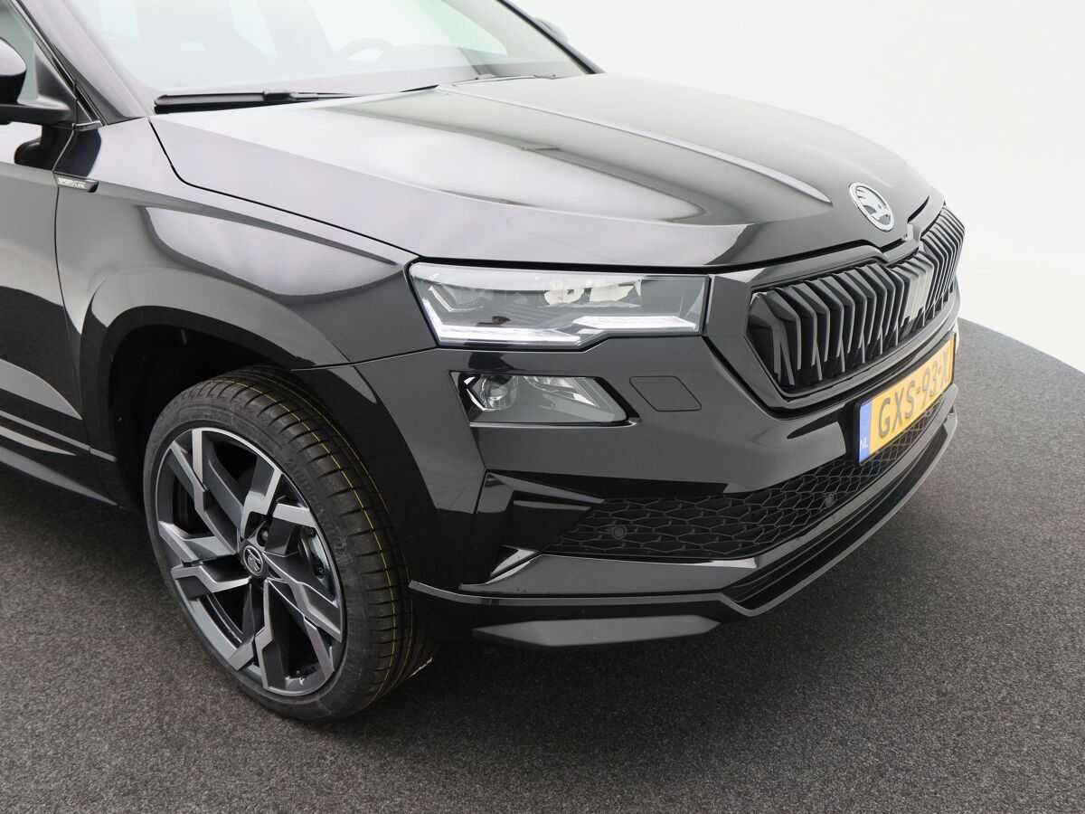 Škoda Karoq Sportline Business 1.5 TSI 150 pk | Automaat | Adaptive Cruise Control | Elektr. achterklep | Achteruitrijcamera | 19" velgen