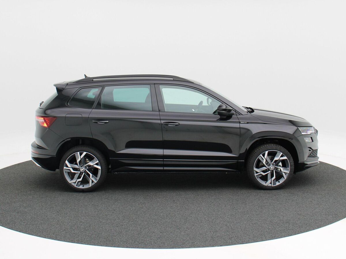 Škoda Karoq Sportline Business 1.5 TSI 150 pk | Automaat | Adaptive Cruise Control | Elektr. achterklep | Achteruitrijcamera | 19" velgen