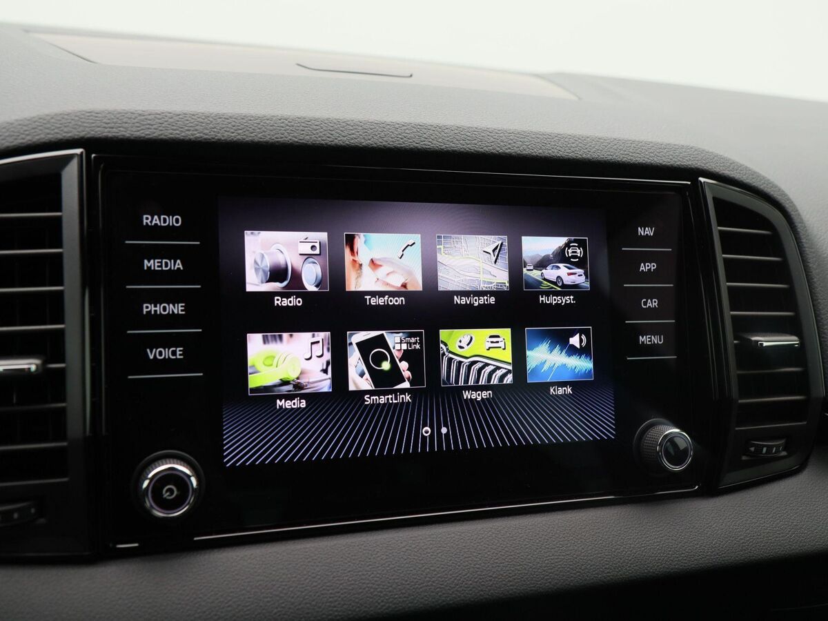 Škoda Karoq Sportline Business 1.5 TSI 150 pk | Automaat | Adaptive Cruise Control | Elektr. achterklep | Achteruitrijcamera | 19" velgen