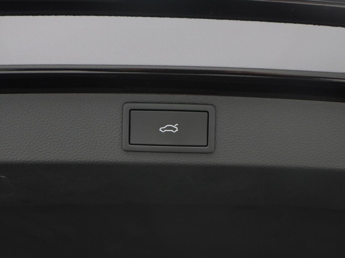 Škoda Karoq Sportline Business 1.5 TSI 150 pk | Automaat | Adaptive Cruise Control | Elektr. achterklep | Achteruitrijcamera | 19" velgen