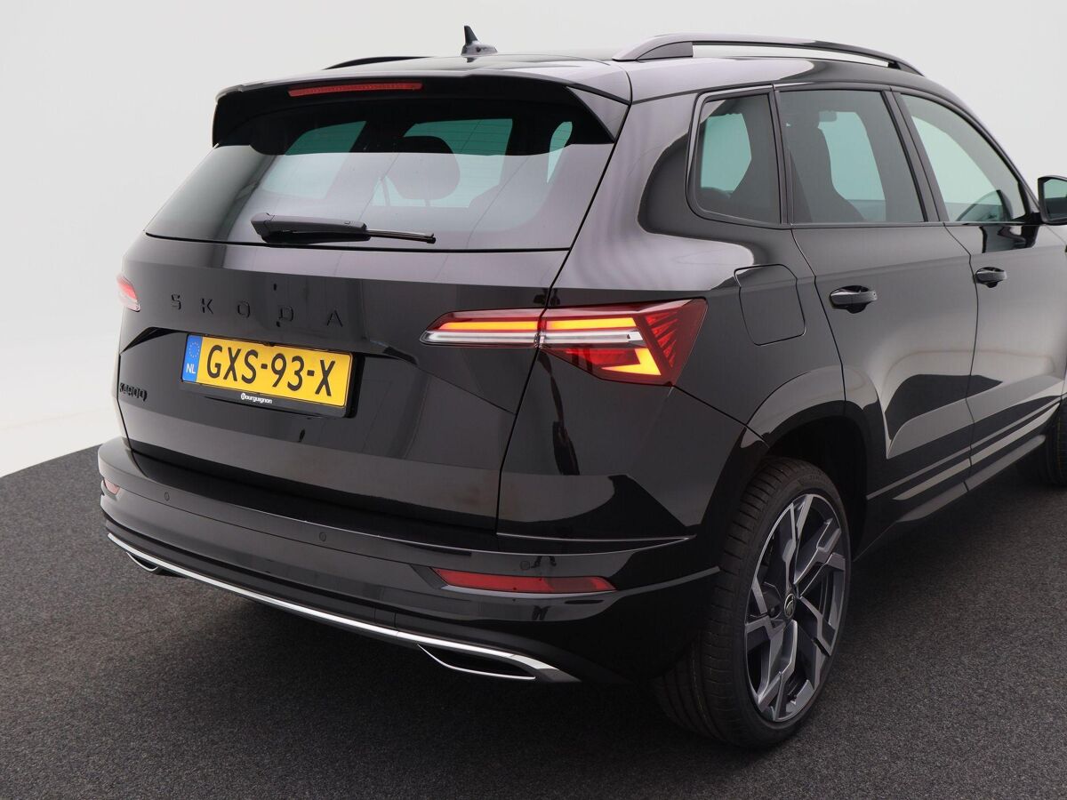 Škoda Karoq Sportline Business 1.5 TSI 150 pk | Automaat | Adaptive Cruise Control | Elektr. achterklep | Achteruitrijcamera | 19" velgen