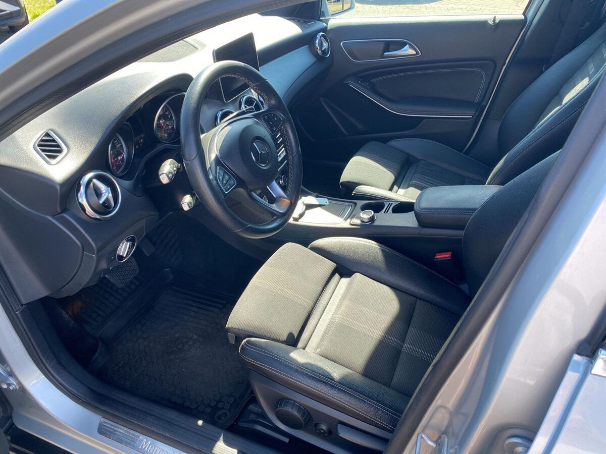 Mercedes-Benz GLA-klasse 180 | Automaat | Navi | Clima | A-Camera | Trekhaak | Elec. A-Klep |
