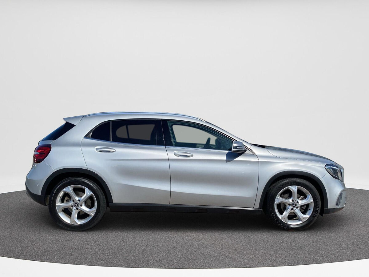 Mercedes-Benz GLA-klasse 180 | Automaat | Navi | Clima | A-Camera | Trekhaak | Elec. A-Klep |