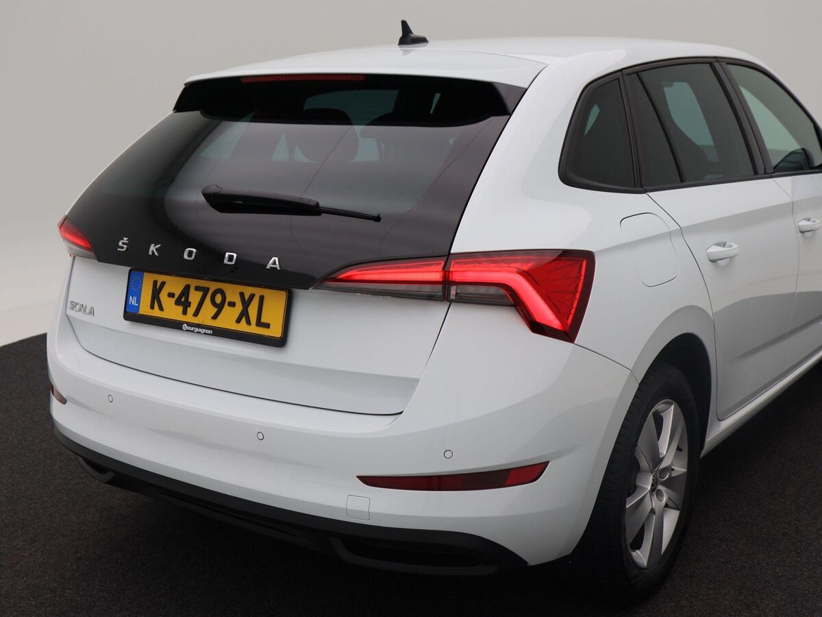Škoda Scala 1.0 TSi 110 Pk Automaat Sport Business | Full LED | Navigatie | Privacy Glass | Sportstoelen | 16 Inch | Camera | 59.666 Km!!