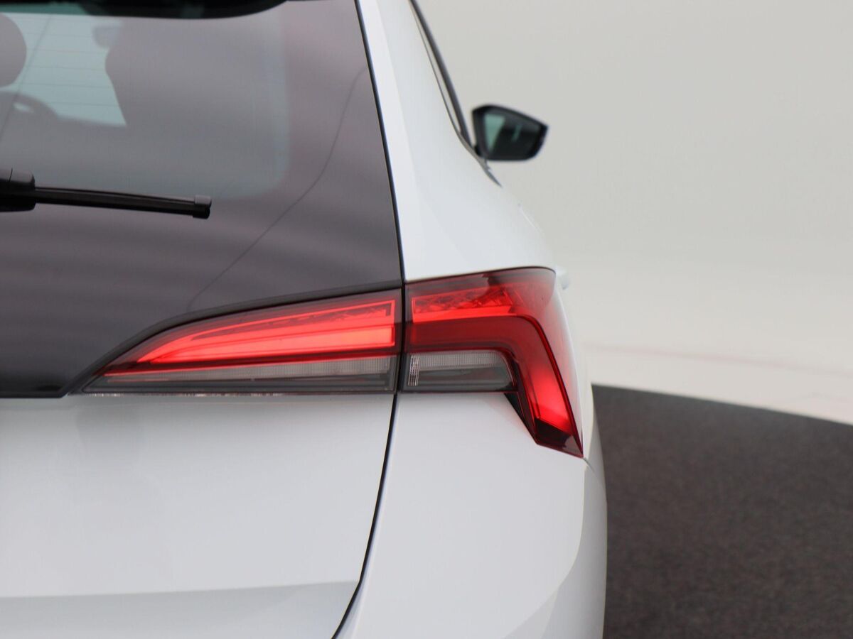 Škoda Scala 1.0 TSi 110 Pk Automaat Sport Business | Full LED | Navigatie | Privacy Glass | Sportstoelen | 16 Inch | Camera | 59.666 Km!!
