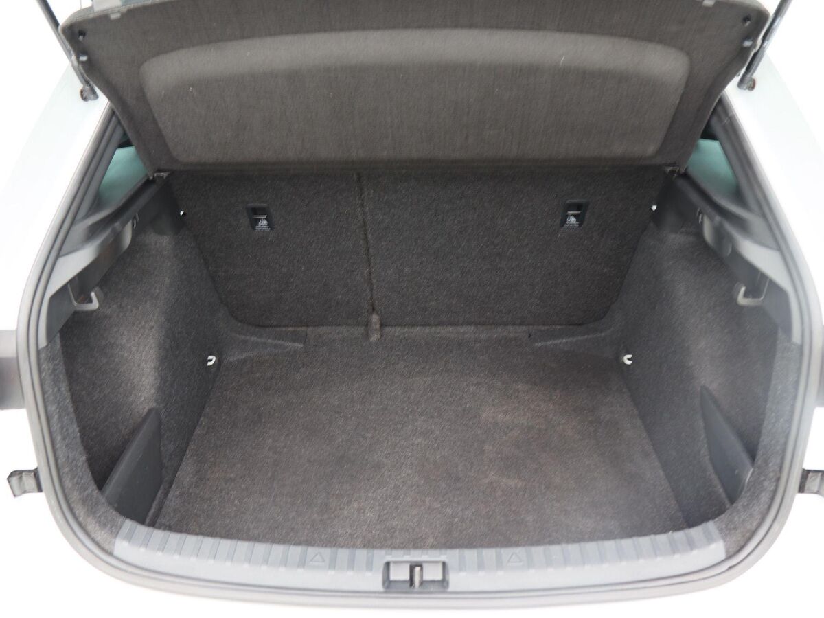 Škoda Scala 1.0 TSi 110 Pk Automaat Sport Business | Full LED | Navigatie | Privacy Glass | Sportstoelen | 16 Inch | Camera | 59.666 Km!!