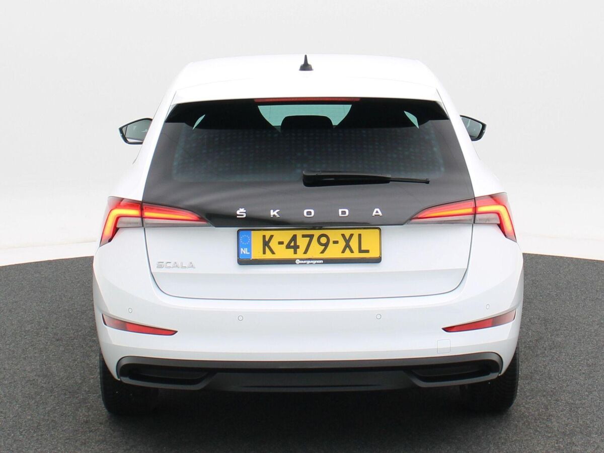 Škoda Scala 1.0 TSi 110 Pk Automaat Sport Business | Full LED | Navigatie | Privacy Glass | Sportstoelen | 16 Inch | Camera | 59.666 Km!!