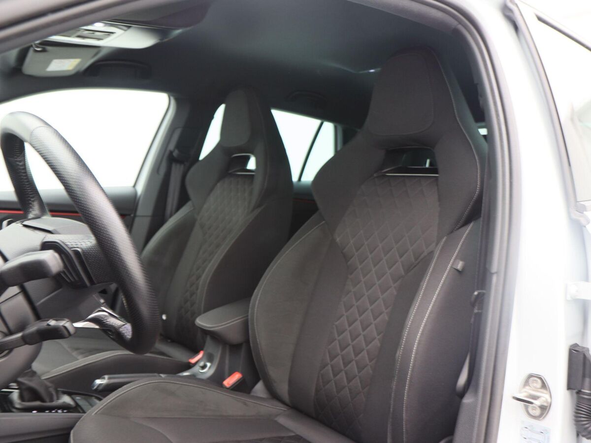 Škoda Scala 1.0 TSi 110 Pk Automaat Sport Business | Full LED | Navigatie | Privacy Glass | Sportstoelen | 16 Inch | Camera | 59.666 Km!!