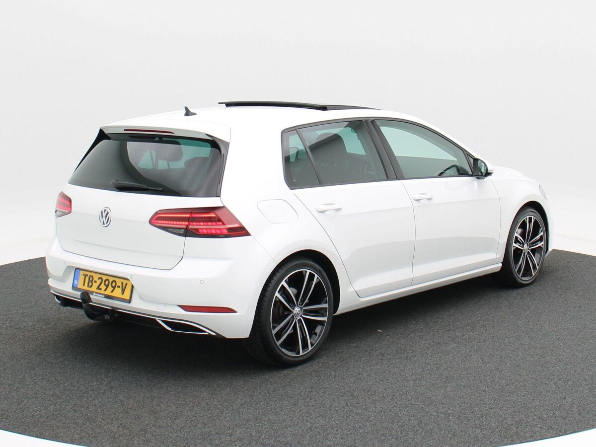 Volkswagen Golf 1.5 TSi 130 Pk Highline | Full LED | Panoramadak | Trekhaak | 18 Inch | Adaptive Cruise | Camera | 90.215 Km!!