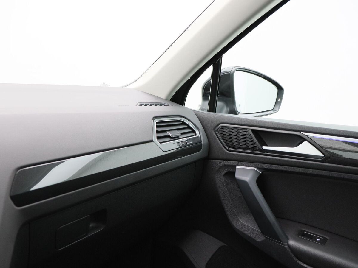 Volkswagen Tiguan 1.5 TSI Elegance | Full LED | Trekhaak | Panoramadak | Camera | 18 Inch | Adaptive Cruise | Stoelverwarming | 79.209 Km!!