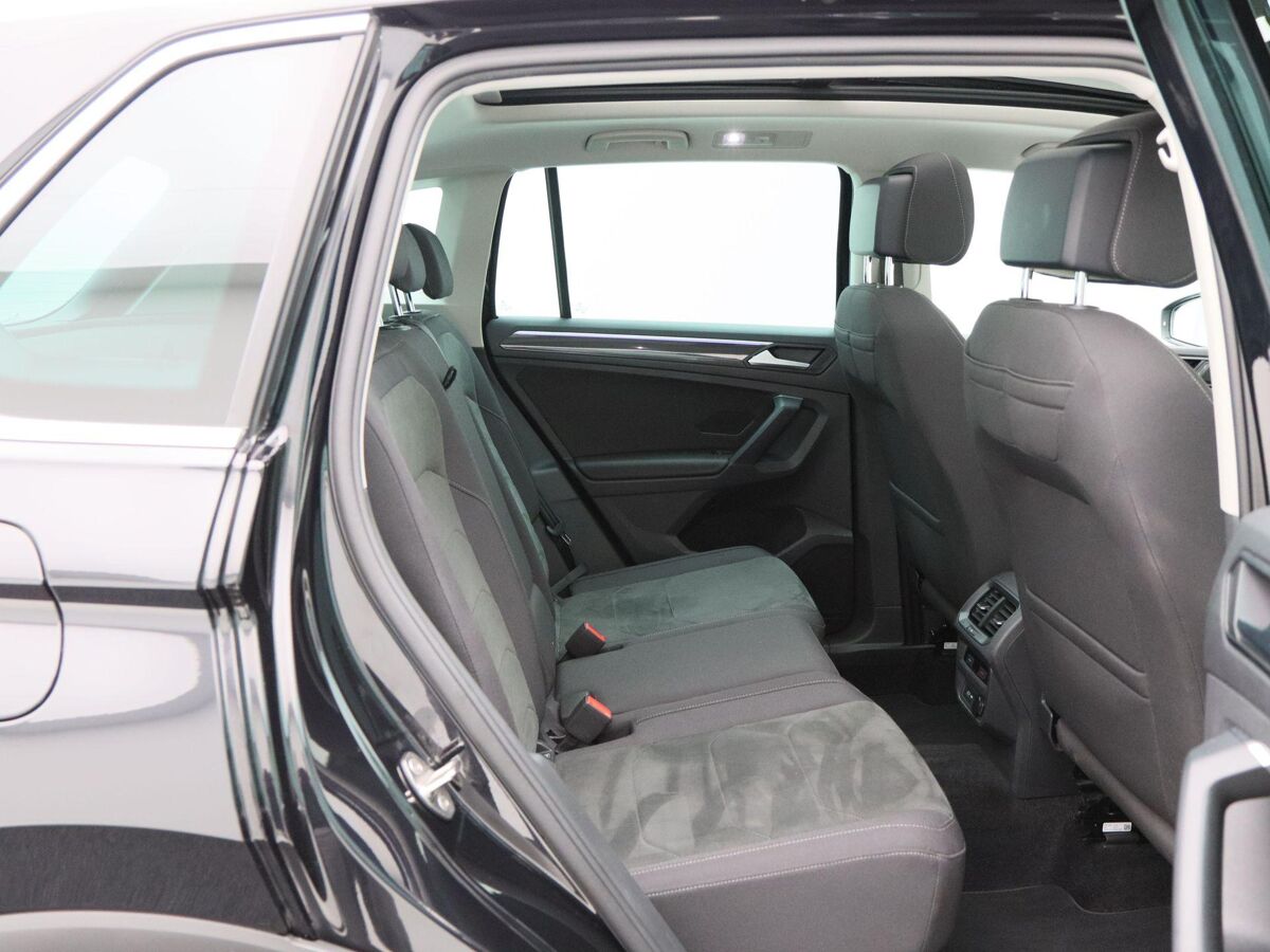 Volkswagen Tiguan 1.5 TSI Elegance | Full LED | Trekhaak | Panoramadak | Camera | 18 Inch | Adaptive Cruise | Stoelverwarming | 79.209 Km!!