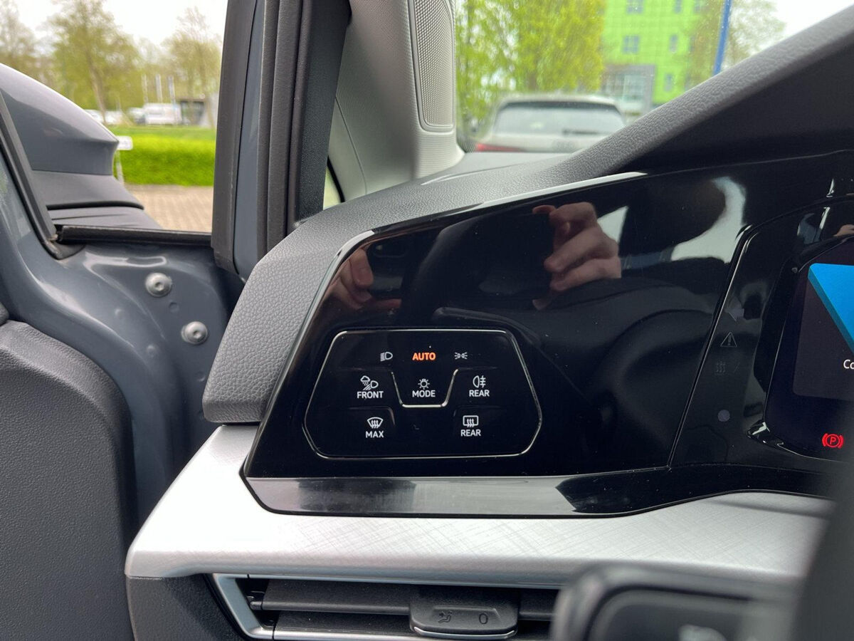 Volkswagen Golf 1.5 TSI 96kW Life | 130Pk ACC | 17 Inch. Venture | DAB | App Connect |