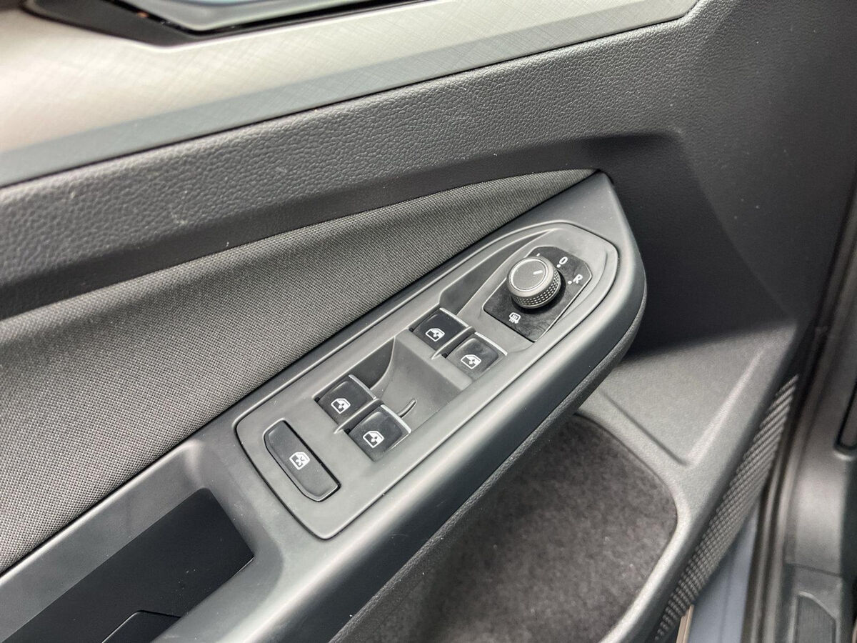 Volkswagen Golf 1.5 TSI 96kW Life | 130Pk ACC | 17 Inch. Venture | DAB | App Connect |