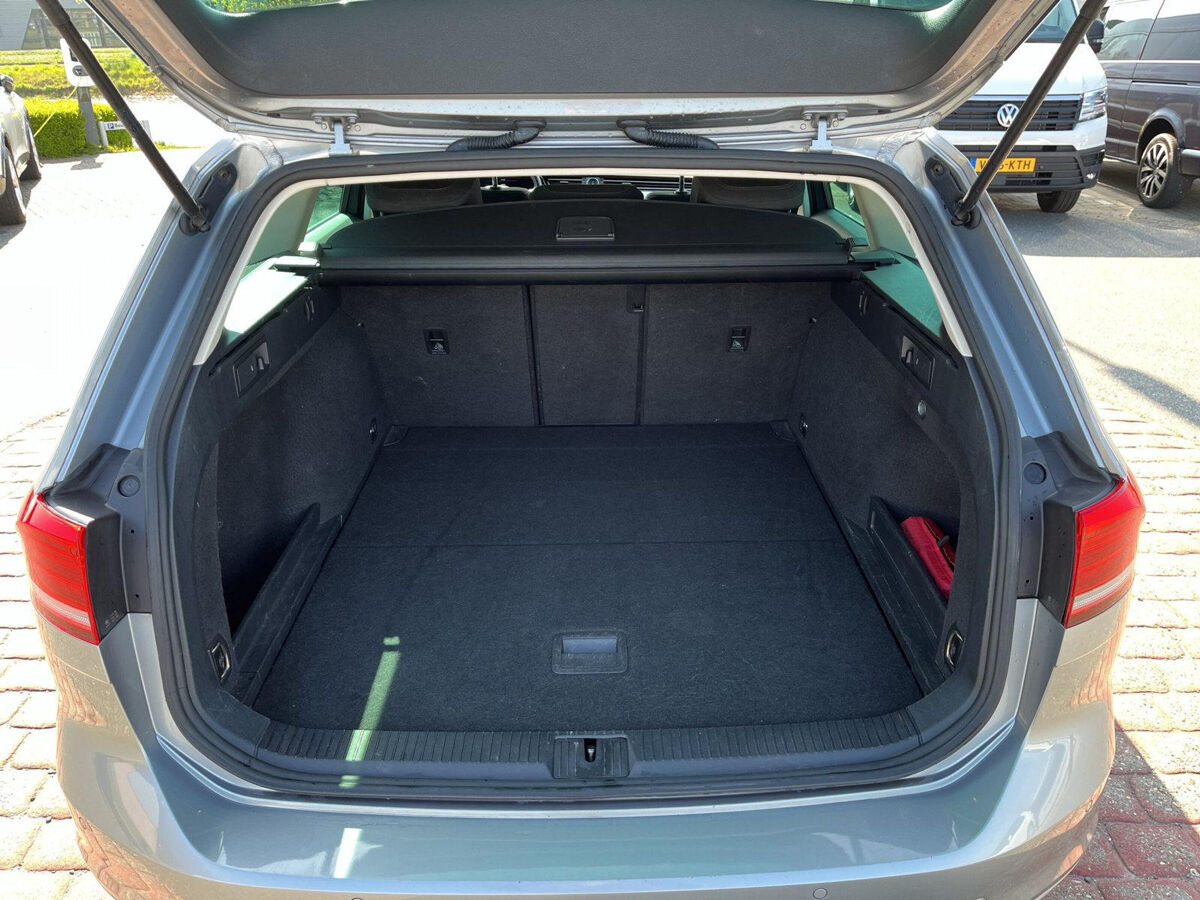 Volkswagen Passat Variant 1.4 TSI ACT Highline | 150Pk | Ergo | Trekhaak | A-camera | ACC | Stoelverwarming |