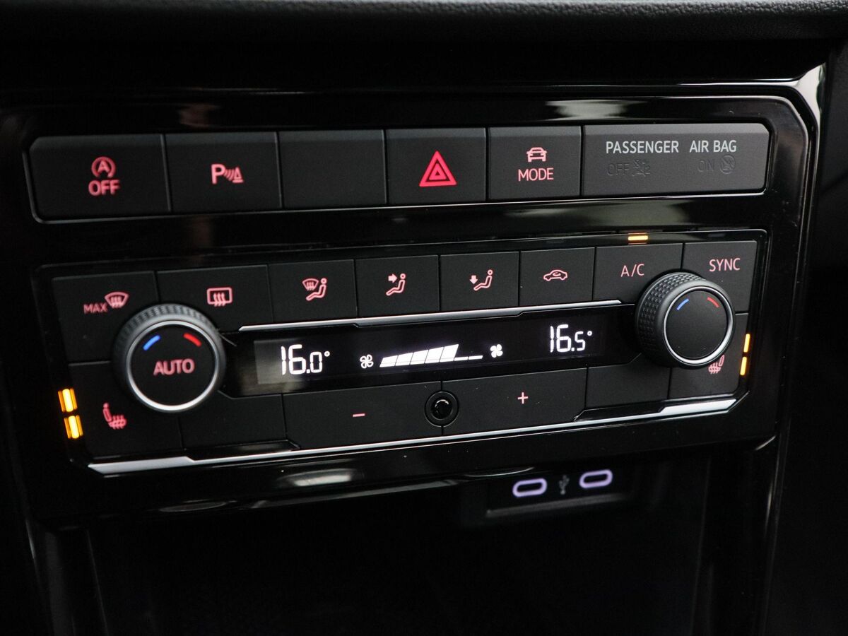 Volkswagen T-Cross 1.5 TSi 150 Pk Automaat R-Line | Full LED | Navigatie | Camera | 18 Inch | Privacy Glass | Adaptive Cruise | Stoelverwarming | 95.440 Km!!