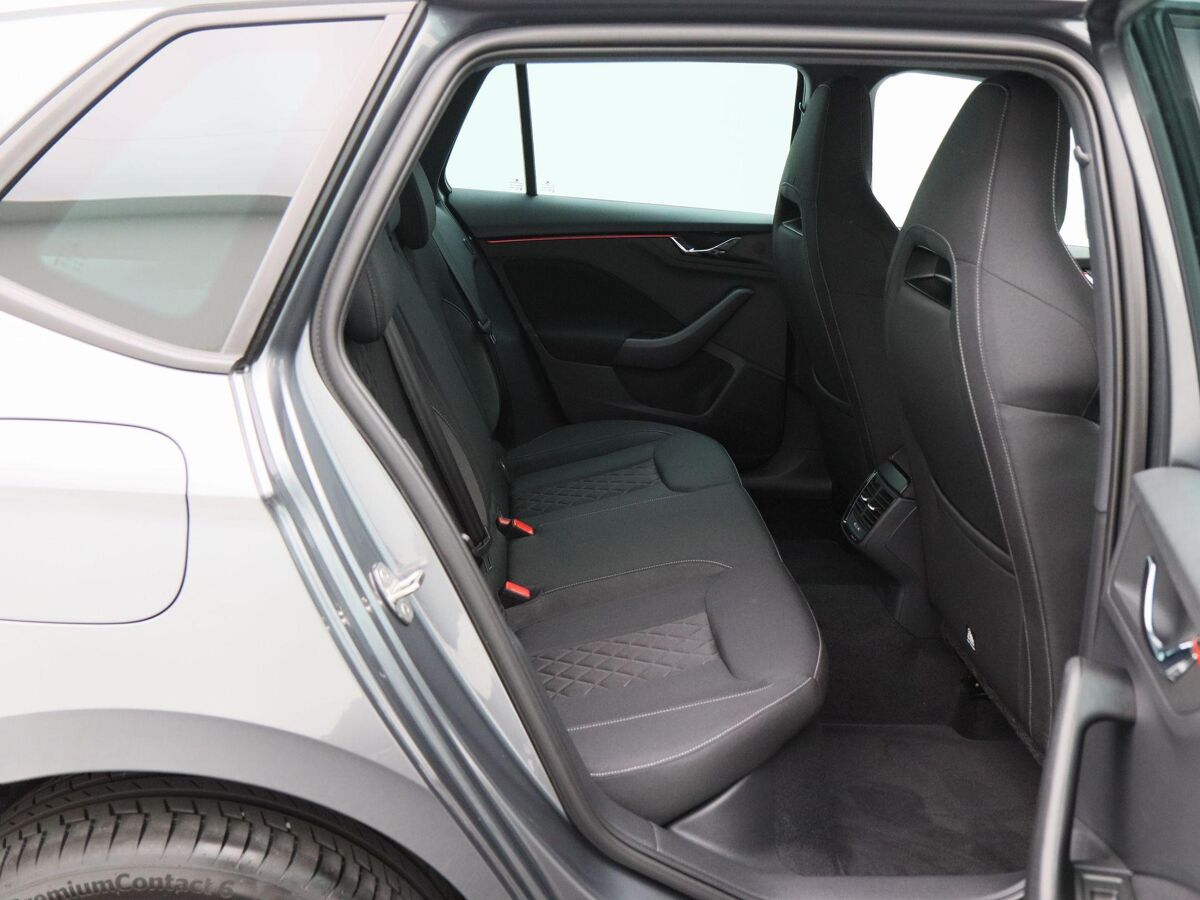 Škoda Kamiq 1.0 TSi 110 Pk Automaat Sport Business | Cruise Control | Carplay | Bluetooth | Parkeersensoren | 17 Inch | 32.822 Km!!