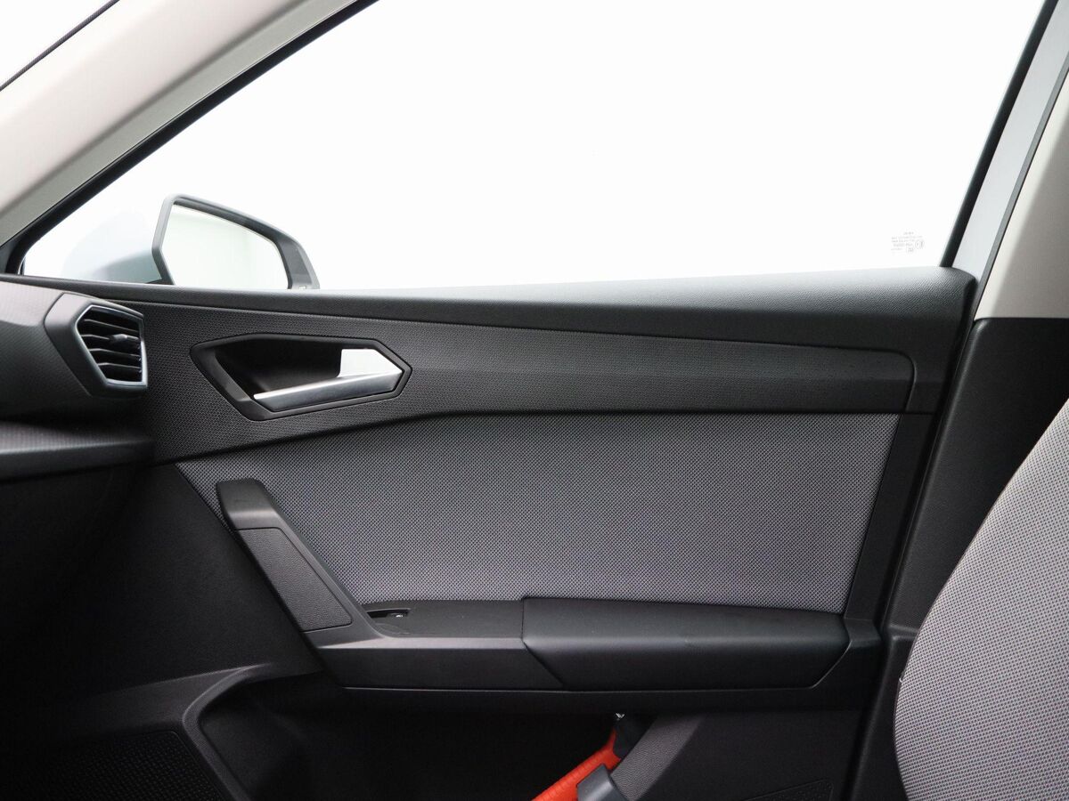 SEAT Leon Sportstourer 1.0 TSi 110 Pk Style Business Intense | Adaptive Cruise | CarPlay | Navigatie | Bluetooth | Achterruitrijcamera | 17 Inch | 59.700 Km!!